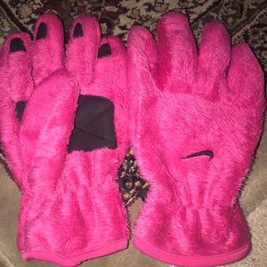 Girls Nike Gloves